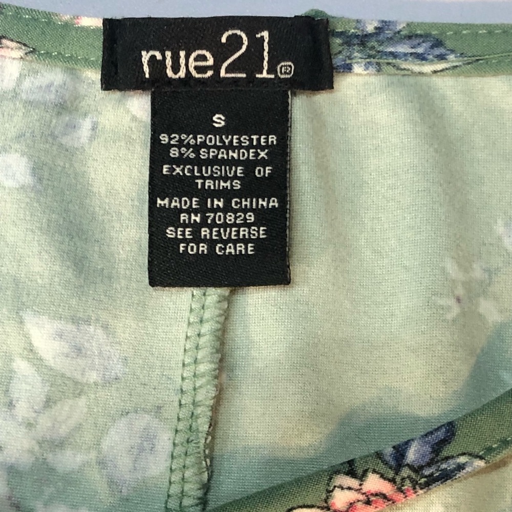 Rue21 Women's 🅝🅦🅞🅣 Green & Pink Floral Soft Stretchy Short Sleeve Sz S